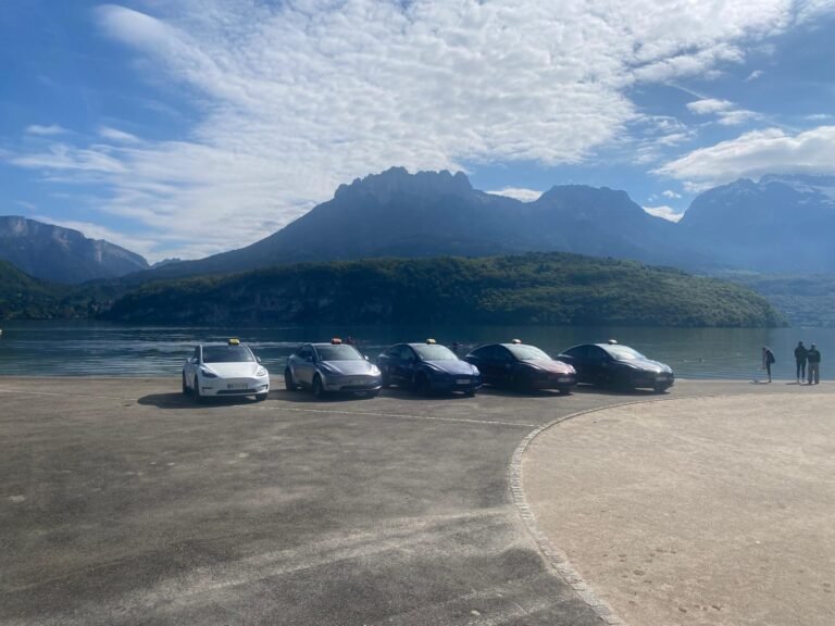 Transport en taxi Tesla vers un centre de vaccination à Annecy – Taxi du Lac
