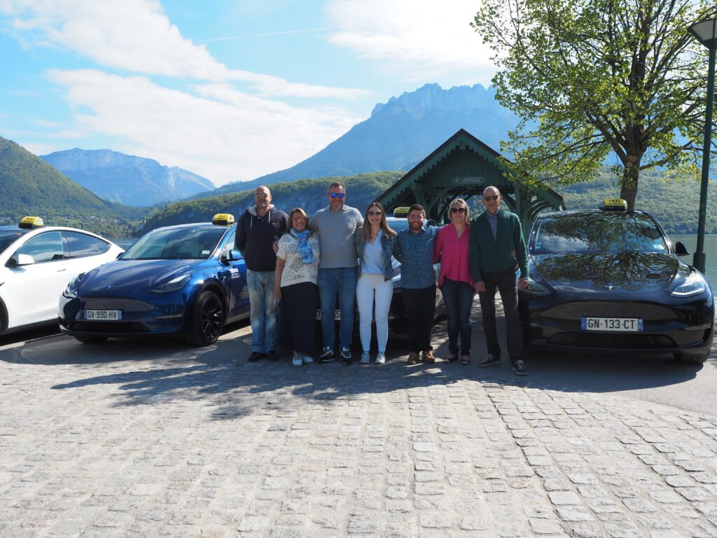 L'entreprise Taxis du Lac dAnnecy devant l'embarcadère de Saint-Jorioz