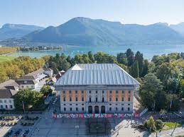 Emploi saisonnier Annecy : organisez vos trajets sur la Rive Gauche même en horaires décalés. Découvrez les solutions locales adaptées.
